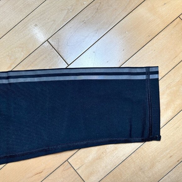 VICTORIA SPORT/Victoria's Secret Black Racing Stripe Crop Leggings size XS - Picture 5 of 9